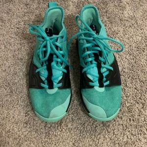 Nike basketball shoes size 5.5